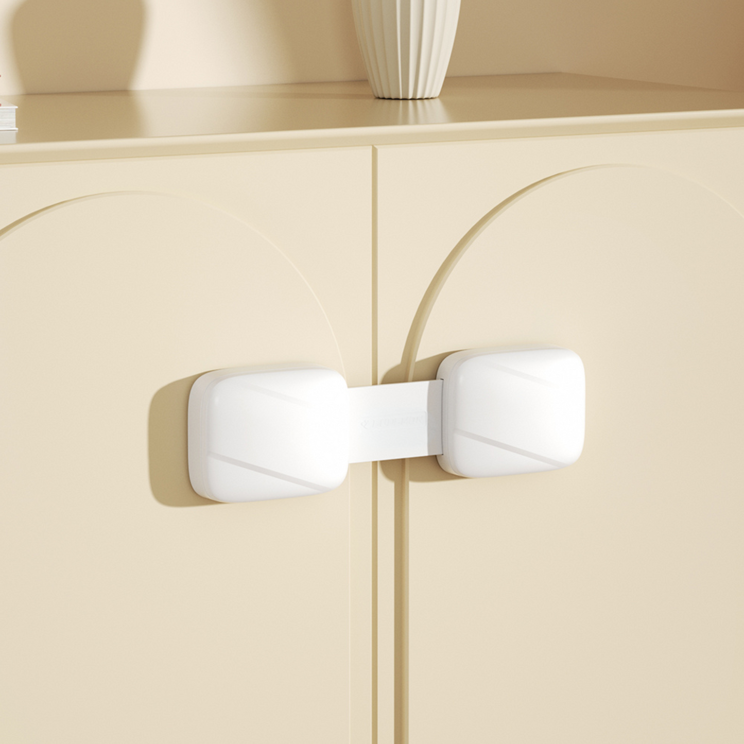 Young Essentials Multi-Use Kastdeurslot │ Veilige Vergrendeling voor Kind Veilige Kasten, Lades en Koelkastdeuren